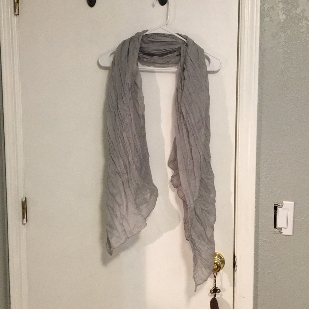 Lightweight gray scarf